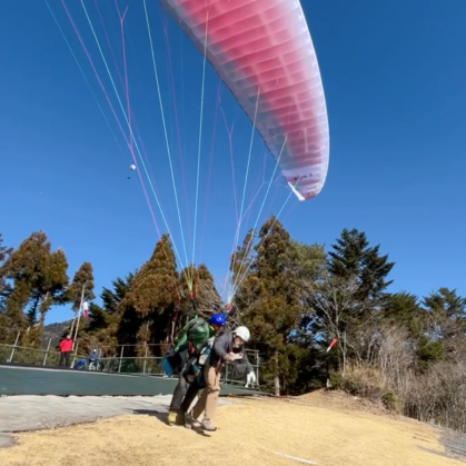 静岡朝霧高原の空を飛ぶ初心者向けパラグライダー・タンデムフライト